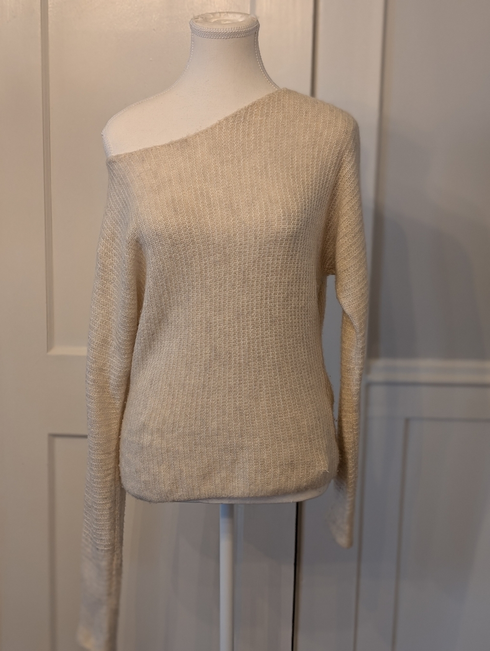 Abercrombie & Fitch Women’s Loose Knit Slouchy Cream Sweater